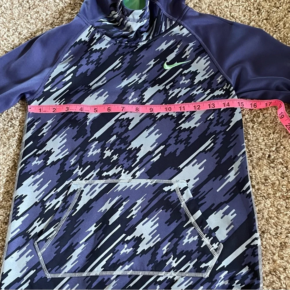 Girls Nike Therma fit training hoodie sweatshirt medium